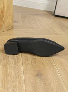 2024全新女用低跟軟皮尖頭高跟鞋粗跟方扣鞋簡約優雅 - 黑色 - 查看 7