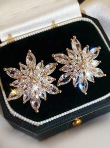 1pair Shiny Artificial Crystal Decorative Flower Earrings In Bohemian Style Fashion Gift For Girl Christmas Royal Elegant Snowflake Halloween