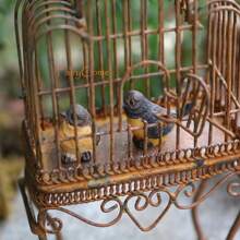 1入組小型生鏽站立圓籠,鄉村復古鳥屋鳥籠金屬工藝裝飾品,妖精花園微景觀裝飾配件 - Standing Birdcage (5.8 x 3.0 x 12cm) with 2 Birds - 查看 2