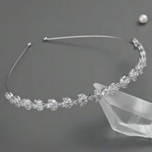 1 chiếc băng đô cài tóc hình vương miện tinh tế dành cho nữ, được trang trí bằng đá Cubic Zirconia, thích hợp để đeo hàng ngày. Hoàn hảo cho phù dâu và khách mời đám cưới ở Châu Âu và Mỹ. Vương miện thanh lịch, phụ kiện ngày Valentine. - Bạc - Xem 8