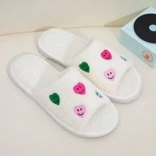 Dameshuis Open Hart Lachend Gezicht Paar Slippers Thuis Lichte en stille pantoffels voor binnen