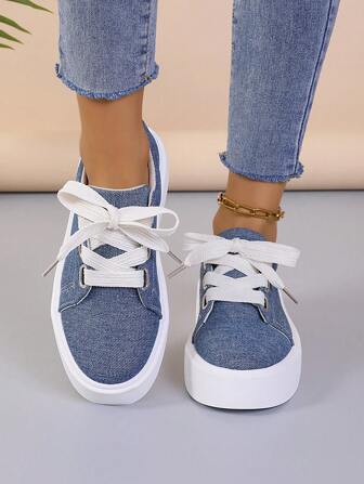 Zapatos deportivos informales nuevos de estilo coreano para mujeres "plus size" de otoño 2023 de unicolor ligero con puntera redonda y suela gruesa con cordones