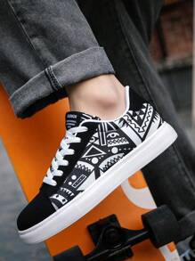 Herren Lässig Sportschuhe mit klassischem Schwarz-Weiß-Farbdesign und zufälligem personalisierten Aufdruck, Unisex, geeignet für tägliche Ausflüge und Wandersport am Valentinstag