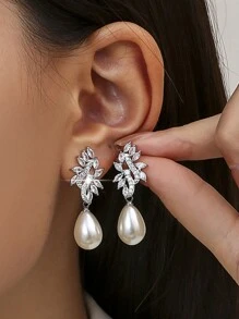 一对镶嵌立方氧化锆和仿珍珠的女士水滴耳环，优雅别致，适合派对、宴会、婚礼等场合。情人节配饰。 - 銀色 - 查看 5