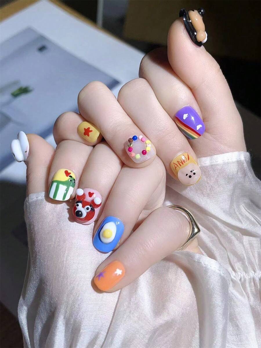 用 10 件手工按压式假指甲提升您的风格，假指甲，指甲贴，水钻装饰，法式白蝴蝶，短眼猫，3D 创意，搞笑漫画花朵，可爱现代日式圣诞节，适合女性和女孩，婚礼，冬季秋季圣诞指甲，白色，黑色，红色，礼物，皇家蓝色，哥特式，热粉色，棕色，Y2K，夏季，樱桃，草莓，指甲闪光，哥特粉色，按压式指甲，中等新年红色指甲，黑色指甲，心形雪花，圣诞指甲，指甲凝胶，假日，优雅，闪亮，亚克力，，射手座，毛衣指甲，圣诞节，蓝色，趣味，姜饼蝴蝶结，生日派对，十二月，感恩节，生锈，宽指甲床，简约优雅，吻，固体指甲胶，凝胶，儿童 Xcoat 超短，透明，镀铬，娇小，青少年，潇洒女神，全覆盖指甲贴，中国龙结，玫瑰红色，月份，金色 - 粉色 - 查看 1