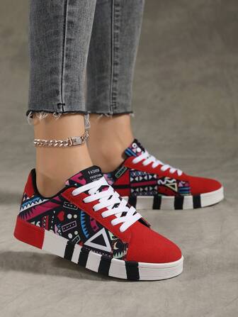 Women's Casual Sports Shoes With Random Printed Front Lace-Up Canvas Men's Shoes, Fashionable Full Print Graffiti Skateboard Shoes, Popular And Versatile Couple Shoes