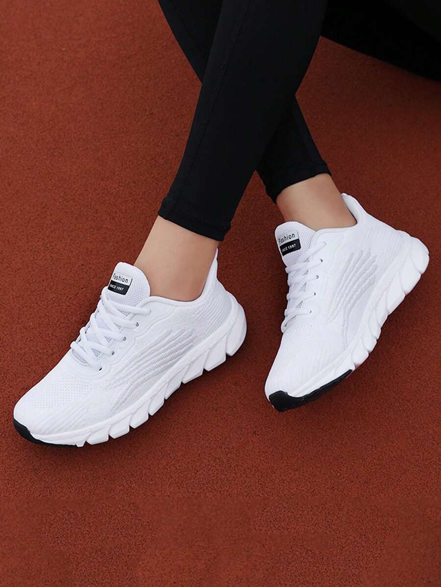 Sapatos Esportivos Brancos Simples Bordados De Malha Para Mulheres Com Sola Macia E Respirável Para Corrida