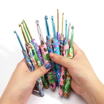 12pcs Colorful Animal Pattern Crochet Hook Set, Suitable For Beginners, Size 2.5mm-8mm, Essential For DIY Sweater And Hat Making, Lightweight And Comfortable, Variety Of Sizes (Crochet Pattern Prints Random)