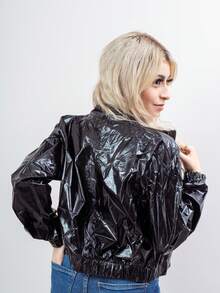 Chaqueta Corta Ligera Diseño Metálico Para Mujer Ajuste En Cintura - Negro - Ver 3