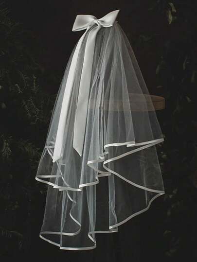 1件白色薄纱新娘头纱，适合婚礼、短款旅行，浪漫清新。情人节配饰