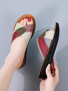 Women's Flat Sandals For Summer, Color Block Leaves Patchwork Fashion Non-Slip Beach Slippers For Outdoors, Breathable Middle-Aged Mothers' Vacation Slides - Beige - View 8