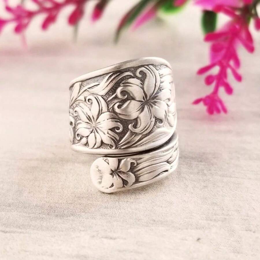 1 pieza Anillo de cuchara vintage con tallado de flor retro en la superficie, adecuado para hombre a juego con atuendos diarios, accesorio para fiestas, San Valentín - Plateado - Ver 1