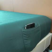 1 tấm vải nỉ màu trơn có túi lưu trữ, sợi polyester, thân thiện với làn da, thoáng khí, vỏ nệm đơn kích thước - Màu xanh lá cây đậm - Xem 2