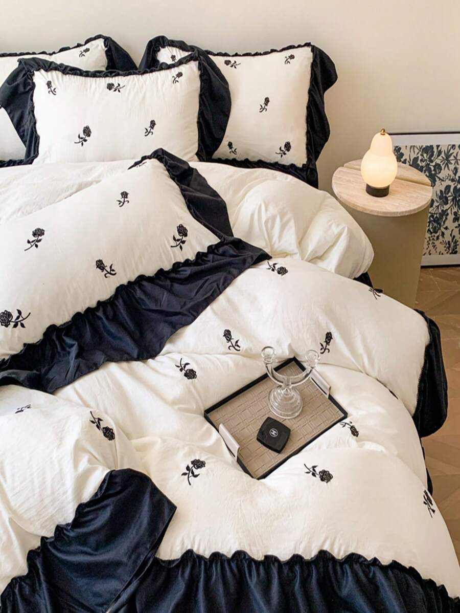 Elegant Rose Embroidered Duvet Cover Bedding Set With Ruffle Edge, 3pcs/Set (Duvet Cover + Pillowcases) - Black and White - View 1