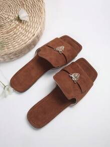 2024 Letnia moda Tygrysia głowa klamra ozdoba płaskie wsuwane na zewnątrz vintage casualowe sandały z odkrytymi palcami