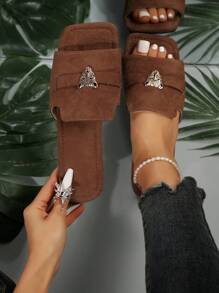 2024 Letnia moda Tygrysia głowa klamra ozdoba płaskie wsuwane na zewnątrz vintage casualowe sandały z odkrytymi palcami