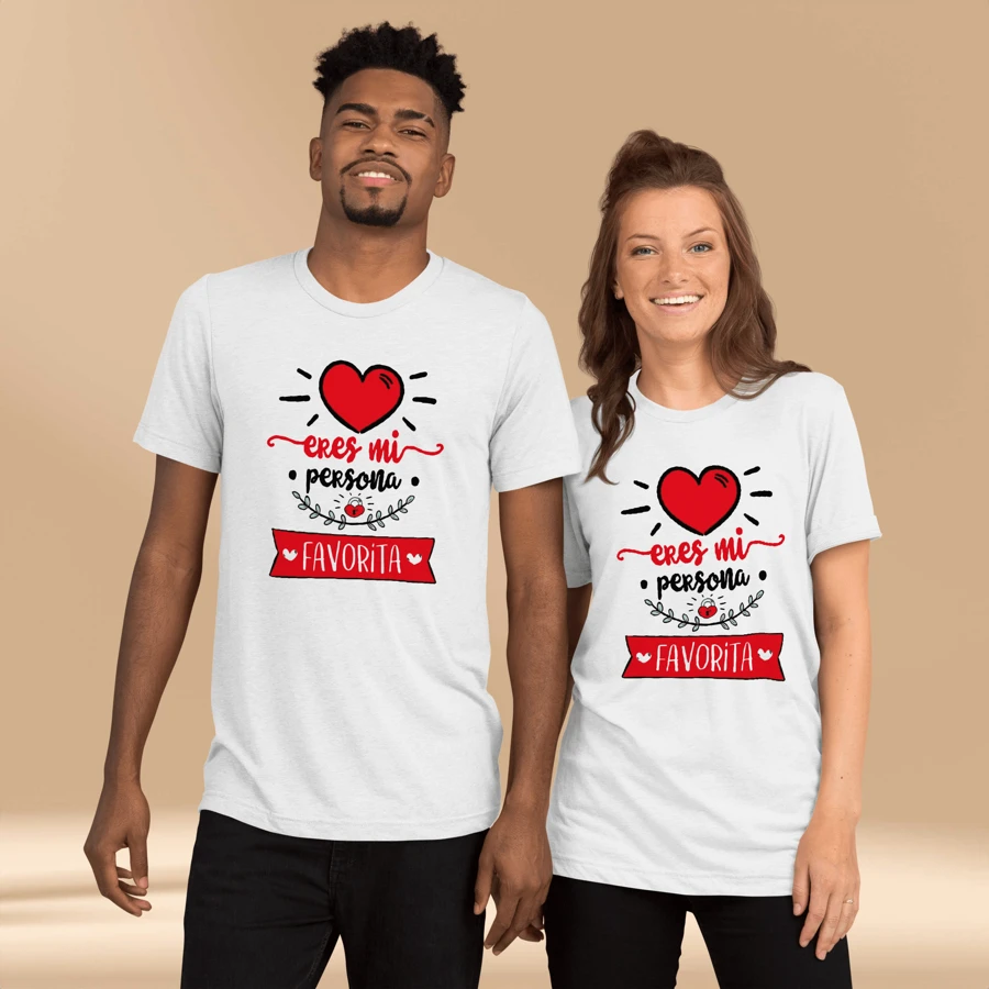 Playera San Valentín. Set de dos Playeras "Eres mi persona Favorita". Dia del amor y la amistad. Para regalar. Pareja. Amiga. Amigos. Novio. Novia. - Blanco - Ver 1