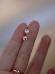 1 对复古 S925 纯银优雅单颗锆石耳钉，适合女性、生日、节日的高品质礼物