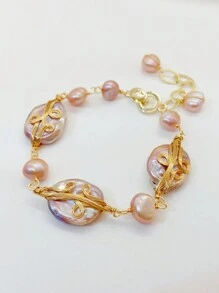 A Classic Baroque Style Faux Pearl Bracelet With Elegant Pink Tone, Suitable For Daily Outfits, Parties, And Other Formal Occasions. Suitable For Women, It Is Stylish And Fashionable. It Features Exquisite And Retro Design, Perfect Match For Various Styles Such As Cold, Light Luxury, And Workplace. A Great Accessory For Mother's Day Gift, Graduation Ceremony, And For Friends