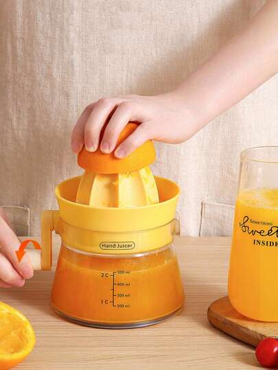 家用手動手持式水果榨汁機,專為柳橙、檸檬等水果設計,壓榨式裝置