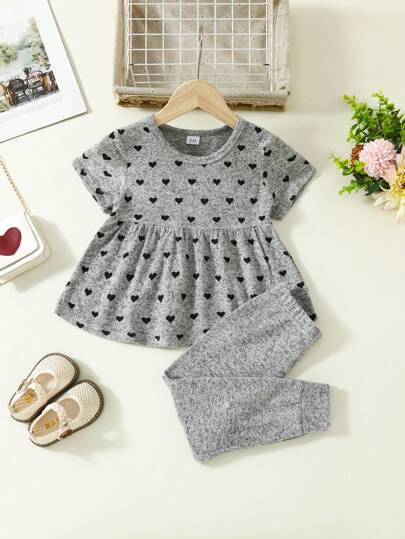Young Girl Heart Print T-Shirt & Pants Set