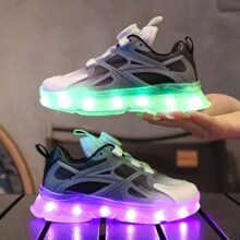 Usb充電led發光鞋,帶彩色發光效果,夜間發光,網眼材質。適合不同年齡段的兒童,包括小學和初中學生。非常適合跑步和休閒運動活動。 - 黑與白 - 查看 2