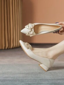 French Style Chunky Heel Pointed Toe High Heels For Women, Butterfly & Floral Print Patent Leather Low Vamp Pumps Female Medium-Heeled Work Shoes For Girls, Chic Flat Shoes With Big Size 41-43 For Women Valentines