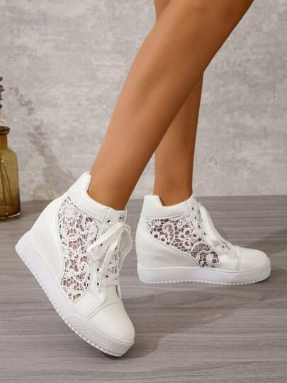 Höga damskor i mesh, osynliga höjdökande casual sneakers med snörning och rund tå, vita, vår/höst (en storlek liten)