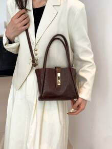 咖啡棕pu優雅時尚簡約鱷魚皮肩袋,內部裝有隔層和扣細節,適合女性日常上下班、購物、旅遊、沙灘、派對、晚餐、化妝用具包。作為送禮物給女友、生日、節日和時尚派對的理想之選。 - 咖啡棕 - 查看 5