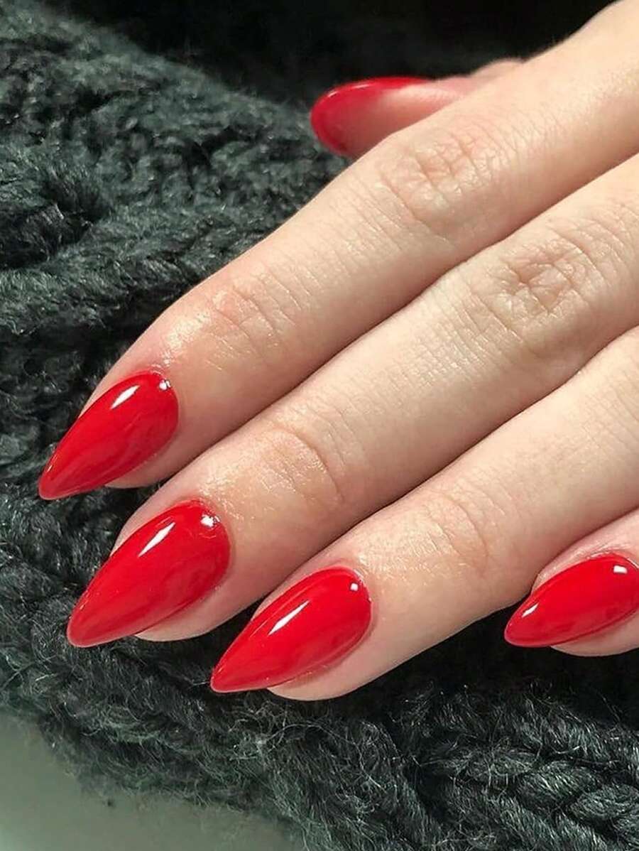 24片/套 短款杏仁形优质红色美甲贴纸，营造新年氛围，包含1个指甲锉和1瓶凝胶指甲油，美甲用品