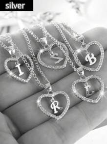1 pieza Collar con colgante de corazón y letra de moda para mujeres, collar con dije con contorno de corazón y letras del alfabeto del A al Z, personalizable con nombre o aniversario, versátil para uso diario