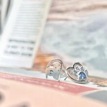 1 paio di orecchini a bottone con decorazioni esclusive e adorabili di Luna e zampa di cane in zirconia cubica, adatti a donne e ragazze, perfetti per l
