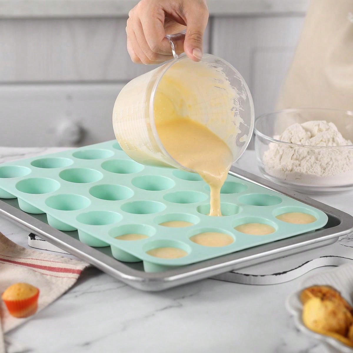1pc 24 Cavity Mini Cake & Muffin Silicone Mold, Round Silicone Baking