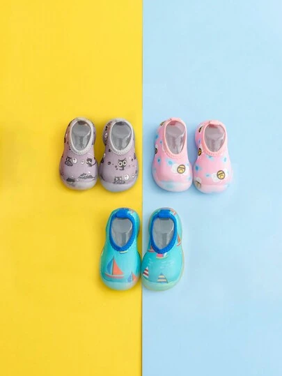 1 đôi giày đi biển/trong nhà chống trượt đế mềm hình hoạt hình, dành cho trẻ nhỏ