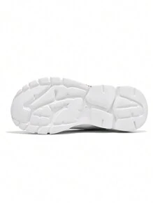 Zapatillas gruesas de moda para hombres con graffiti y calcomanías de letras del alfabeto para aumentar la altura