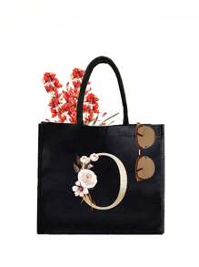 1個黑色手提袋上印有金色文字,簡單大方,情人節禮物,個性化女性伴娘婚禮禮品袋,化妝包,旅行簡易收納袋,大容量旅行化妝包：非常適合戶外美容！適合婚禮,生日,海灘和假期,是女人,母親,老師,朋友和伴娘的絕佳禮物。大袋適合學生、返校和教師。它是一個可攜式的休閒收納手提袋,多功能購物袋,全新設計,大容量,是理想的購物選擇。手提袋、午餐袋,適合男女、情侶、日常使用、約會、生日、假期和返校。夏季,假期,海灘,旅行,通勤,商務,學生,野餐,露營,超市,日常收納。 - 黑色 - 查看 34