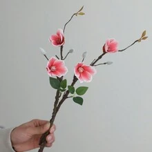 1入組人造短莖木蘭花,採用乳膠製造,高度仿真,適合彎曲的形狀,是家居裝飾、母親節禮物、春/夏裝飾、商店櫥窗展示、餐桌中心裝飾的理想選擇。 - 玫紅色 - 查看 4