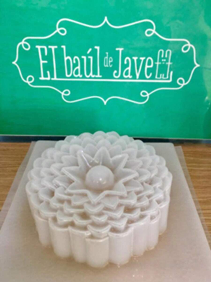 Molde para Gelatina en forma de Flor centro bola. - Blanco - Ver 1