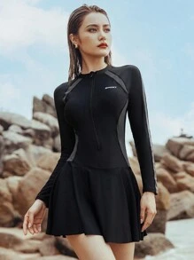 长袖连体泳衣配短裤，时尚尼龙修身泳衣配可拆卸护垫，连体泳衣适合游泳、运动、休闲、海滩、度假、派对、春夏季