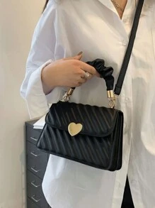 轻便休闲心形装饰纽扣方包，褶皱手提包，折叠方包，适合女大学生、新婚夫妇、白领人士，是办公室、大学、工作、商务、通勤、户外活动、旅行和野餐的理想之选，也是情人节礼物的理想选择。 - 黑色 - 查看 2