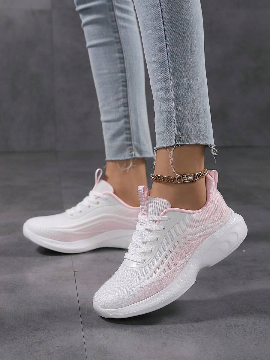 Nuevas zapatillas deportivas blancas versátiles, ligeras y transpirables de malla para mujer, zapatos deportivos para mujer, zapatos de running de moda para mujer, zapatos para trotar de estudiante, zapatos cómodos para viajes de mujer, zapatos blancos con cordones sencillos, zapatos blandos de entrenamiento para mujer, zapatos de running de carretera para mujer, zapatos de fitness para mujer