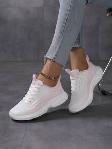 Nuevas zapatillas deportivas blancas versátiles, ligeras y transpirables de malla para mujer, zapatos deportivos para mujer, zapatos de running de moda para mujer, zapatos para trotar de estudiante, zapatos cómodos para viajes de mujer, zapatos blancos con cordones sencillos, zapatos blandos de entrenamiento para mujer, zapatos de running de carretera para mujer, zapatos de fitness para mujer