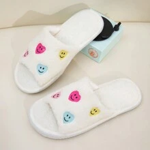 Dameshuis Open Hart Lachend Gezicht Paar Slippers Thuis Lichte en stille pantoffels voor binnen