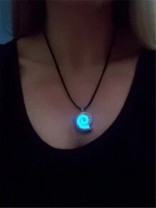 1pc New Dark Glowing Mermaid Conch Pendant Necklace Sound Sea Shell Necklace Witch Spiral Conch Costume Ladies Jewelry Gift