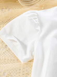 Conjunto de Camiseta com Babados e Mangas Fofas com Estampa de Corações e Saia com Cinto para Meninas Pré-Adolescentes