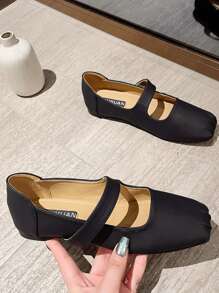 女性大尺碼 (eu 41-43) 玛丽珍平底芭蕾鞋,方頭設計,法式風情,淡雅午夜風 - 黑色 - 查看 2