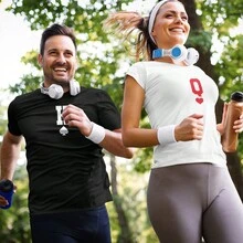 Playera para Hombre 1 Pza Estampado Poker King & Queen para Novios o Parejas San Valentin Día del Amor y la amistad - Negro - Ver 4