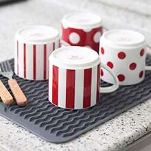 Tapete escurridor de trastes para secar y escurrir platos, vasos, tazas, copas y cubiertos de vajillas - Gris - Ver 2