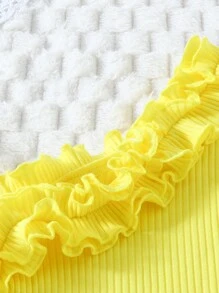 年輕女孩不對稱領口上衣,配饗紋擺飾和八字格花紋裙子套裝 - 黃色 - 查看 4