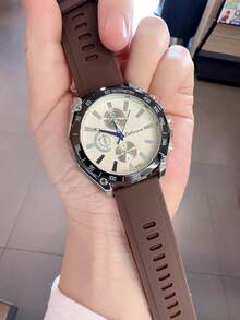 硅膠錶帶涼爽男士手錶,配有超過43mm的圓錶盤和淺色錶盤,石英運動,適用於商務和休閒場合 - 棕色 - 查看 4